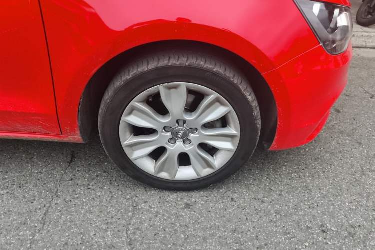 Used Audi A1 2014 30 TFSI Sportback Fashion Model Right Front Wheel Hub