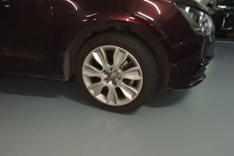 Used Audi A1 2014 30 TFSI Sportback Fashion Model Right Front Wheel Hub