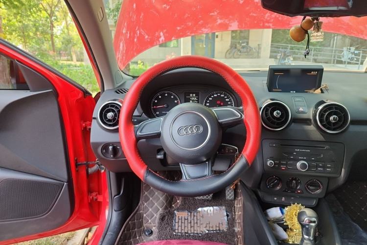 Used Audi A1 2014 30 TFSI Sportback Fashion Model Steering Wheel