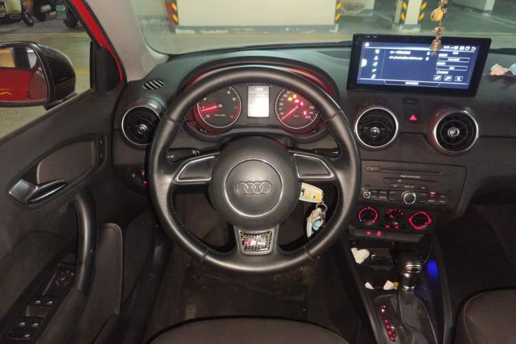 Used Audi A1 2014 30 TFSI Sportback Fashion Model Steering Wheel