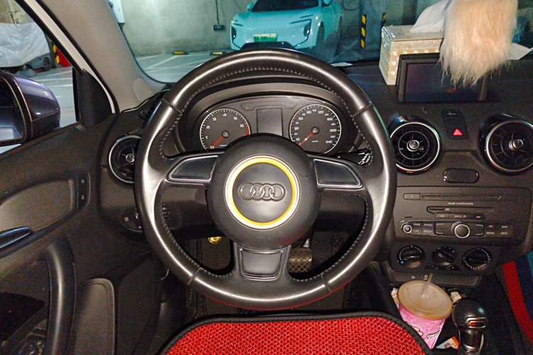 Used Audi A1 2014 30 TFSI Sportback Fashion Model Steering Wheel