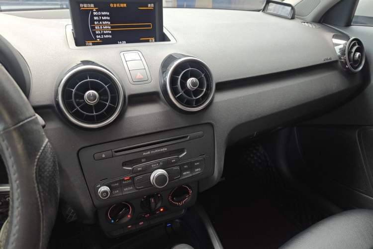 Used Audi A1 2014 30 TFSI Sportback Fashion Model Audio And AC Panel