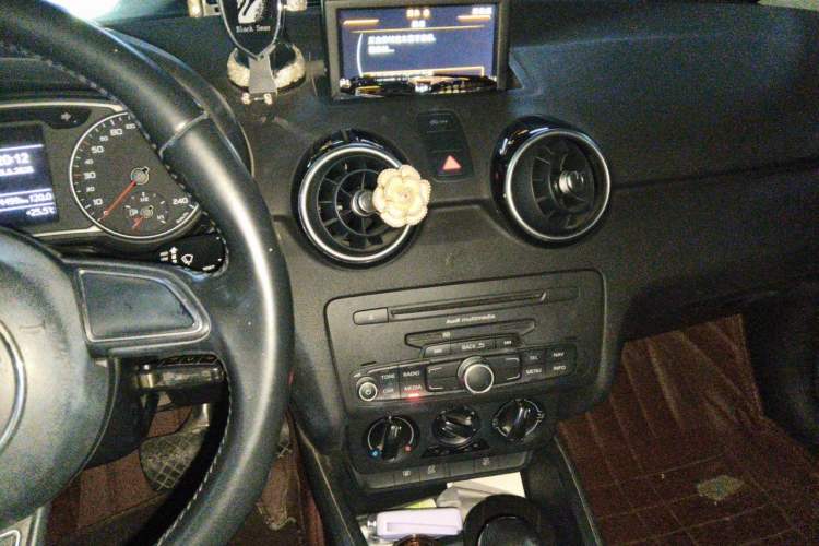 Used Audi A1 2014 30 TFSI Sportback Fashion Model Audio And AC Panel