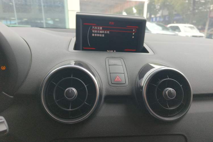 Used Audi A1 2014 30 TFSI Technology Edition Audio And AC Panel