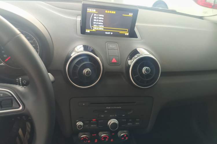 Used Audi A1 2014 30 TFSI Sportback Fashion Model Audio And AC Panel