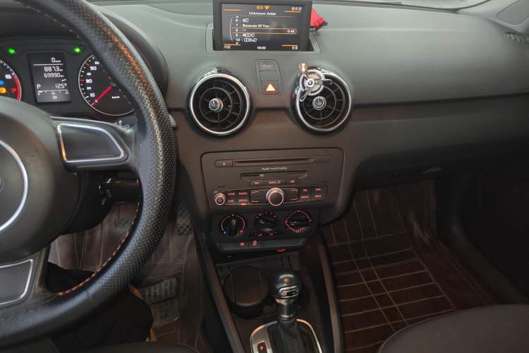 Used Audi A1 2014 30 TFSI Fashion Model Audio And AC Panel