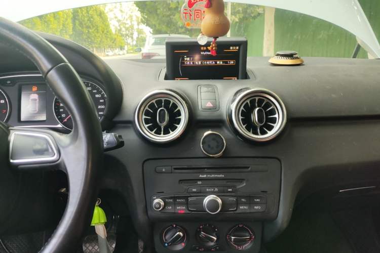 Used Audi A1 2014 30 TFSI Sportback Technology Model Audio And AC Panel