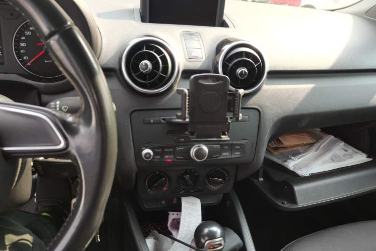 Used Audi A1 2014 30 TFSI Sportback Fashion Model Audio And AC Panel
