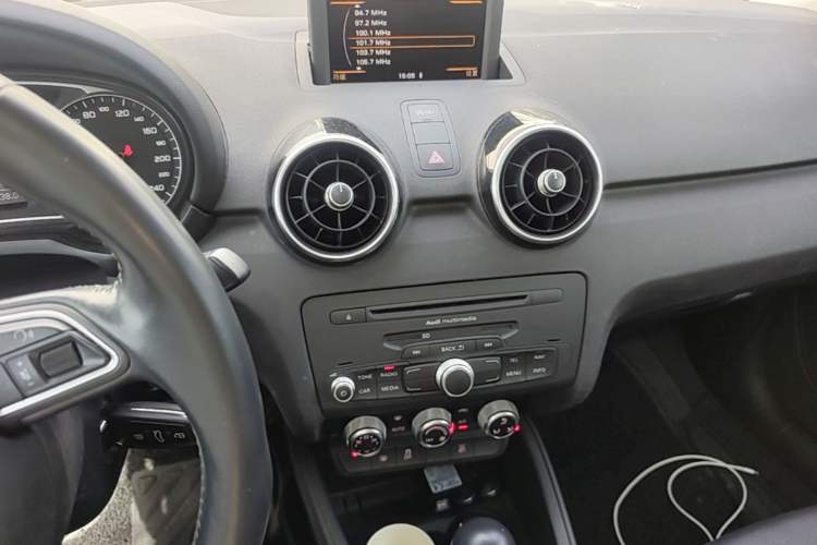 Used Audi A1 2014 30 TFSI Sportback Comfort Model Audio And AC Panel