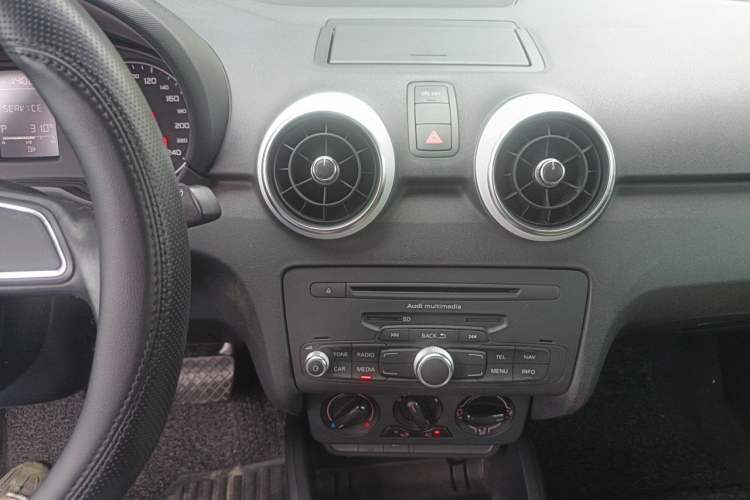 Used Audi A1 2014 30 TFSI Fashion Model Audio And AC Panel