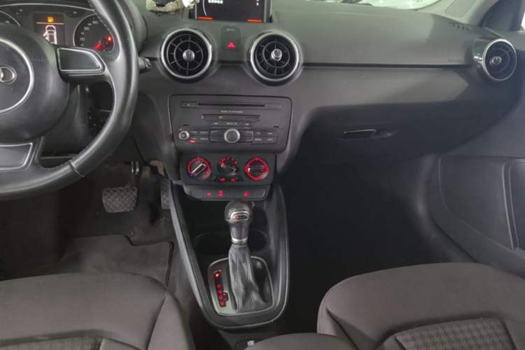 Used Audi A1 2014 30 TFSI Sportback Fashion Model Audio And AC Panel