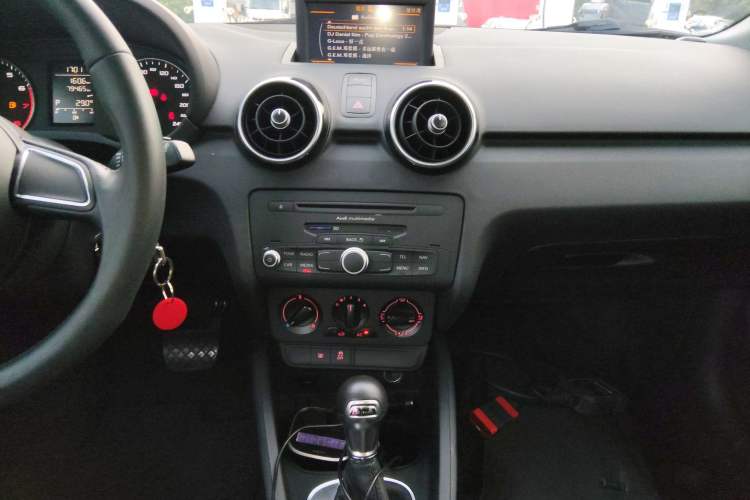 Used Audi A1 2014 30 TFSI Sportback Fashion Model Audio And AC Panel