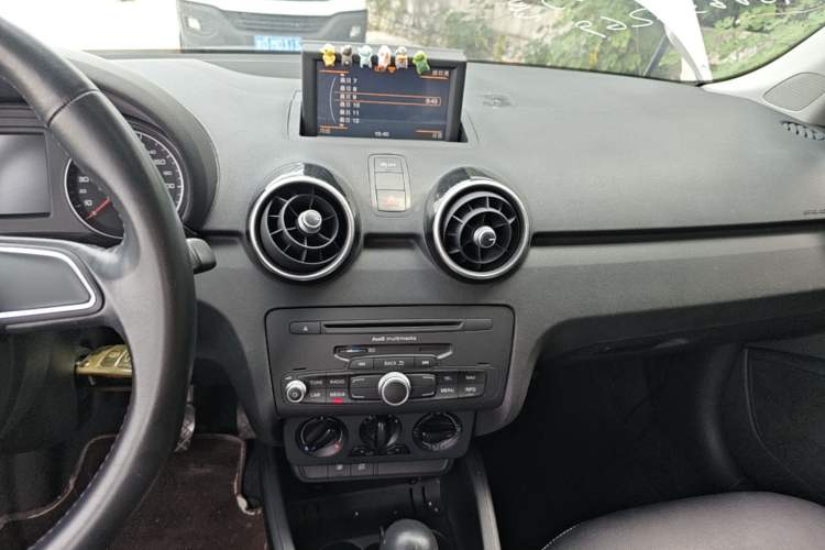 Used Audi A1 2014 30 TFSI Sportback Fashion Model Audio And AC Panel