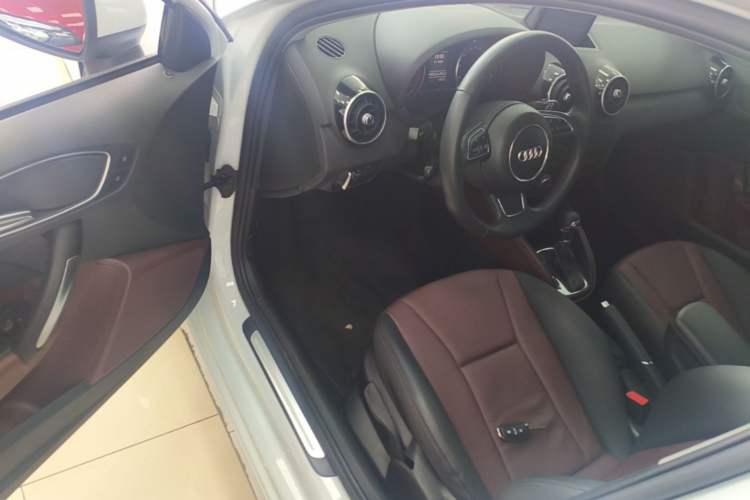 Used Audi A1 2014 30 TFSI Sportback Fashion Model Driver Seat