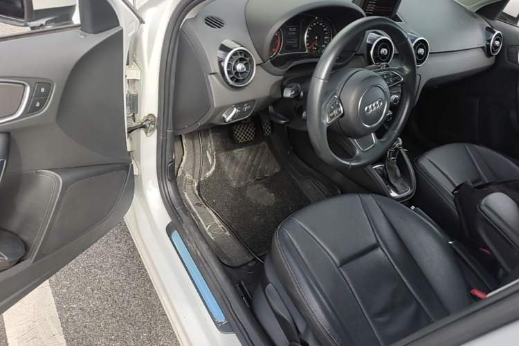 Used Audi A1 2014 30 TFSI Sportback Comfort Model Driver Seat