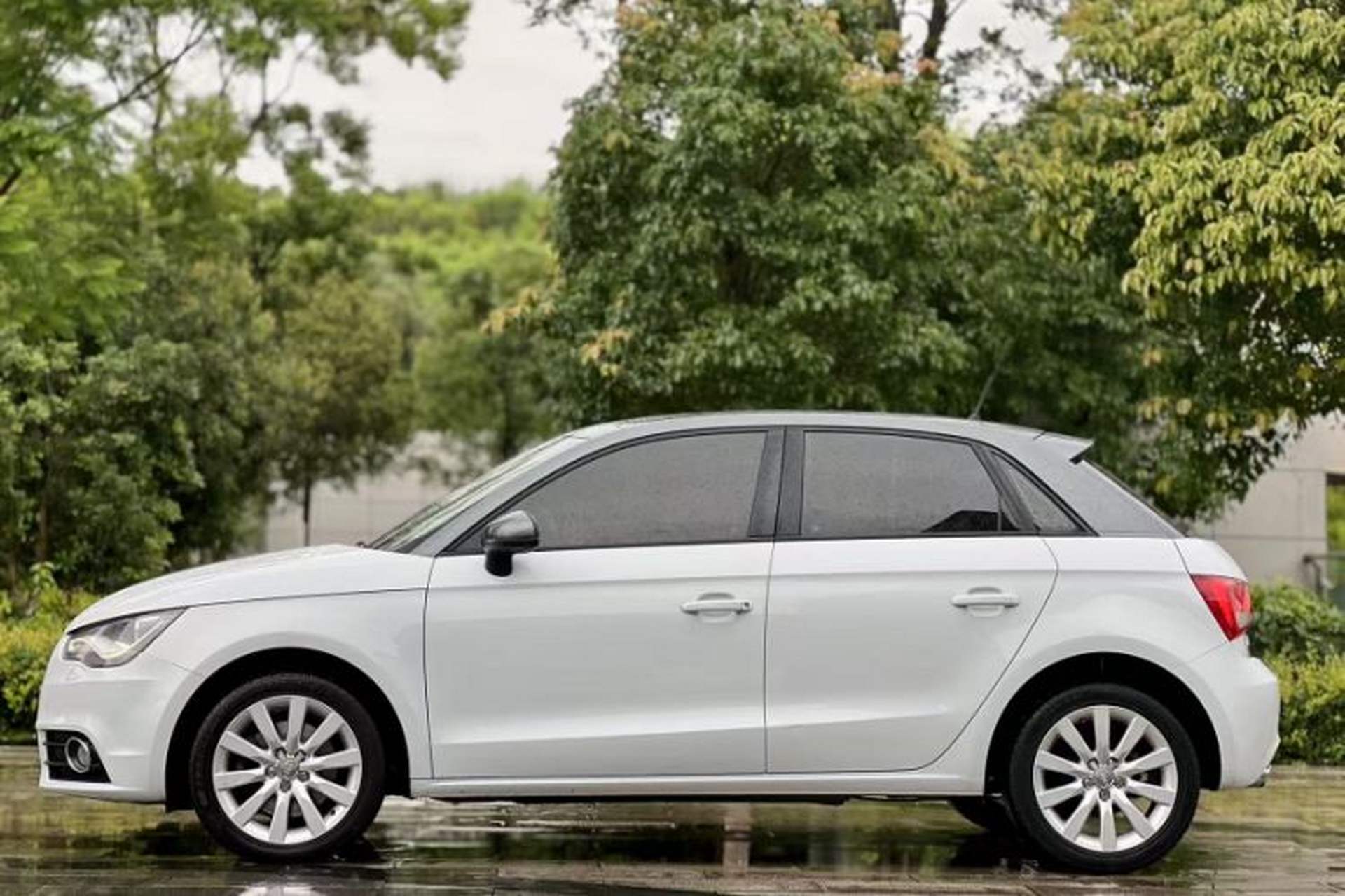 Used Audi A1 2014 30 TFSI Sportback Comfort Model Exterior 2