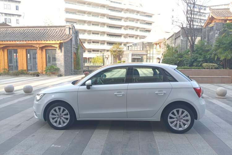 Used Audi A1 2014 30 TFSI Sportback Comfort Model Exterior 7