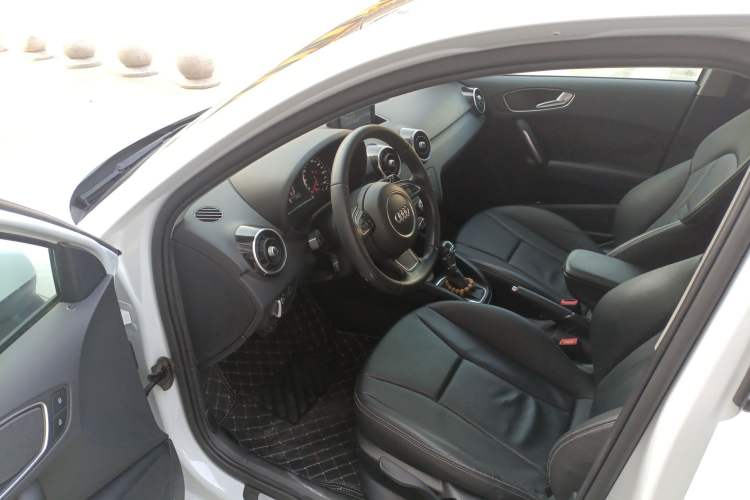 Used Audi A1 2014 30 TFSI Sportback Comfort Model Interior 1