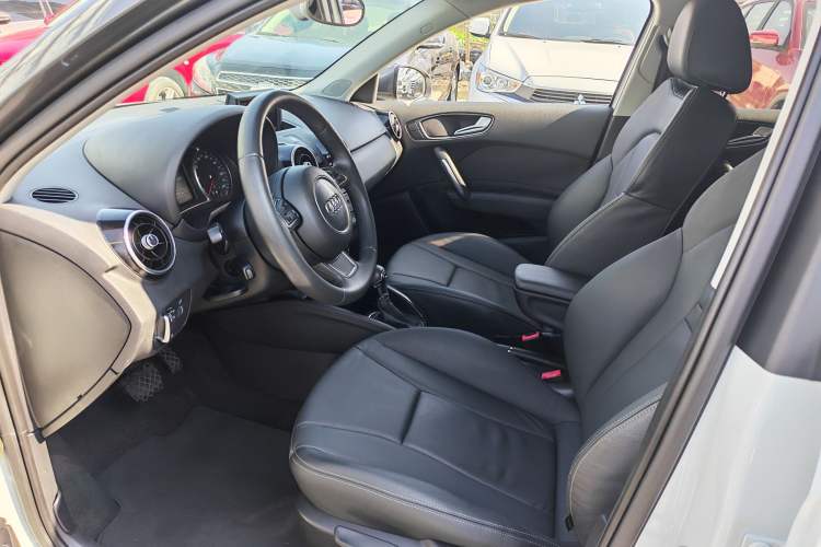 Used Audi A1 2014 30 TFSI Sportback Comfort Model Interior 2