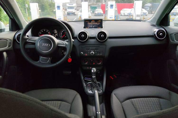 Used Audi A1 2014 30 TFSI Sportback Fashion Model Interior 2