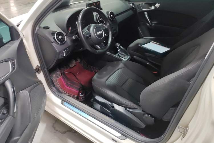 Used Audi A1 2014 30 TFSI Technology Edition Interior 3