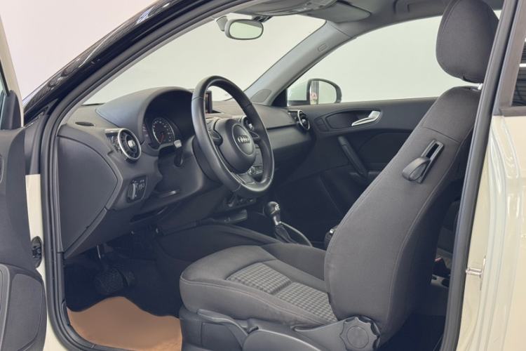 Used Audi A1 2014 30 TFSI Fashion Model Interior 3