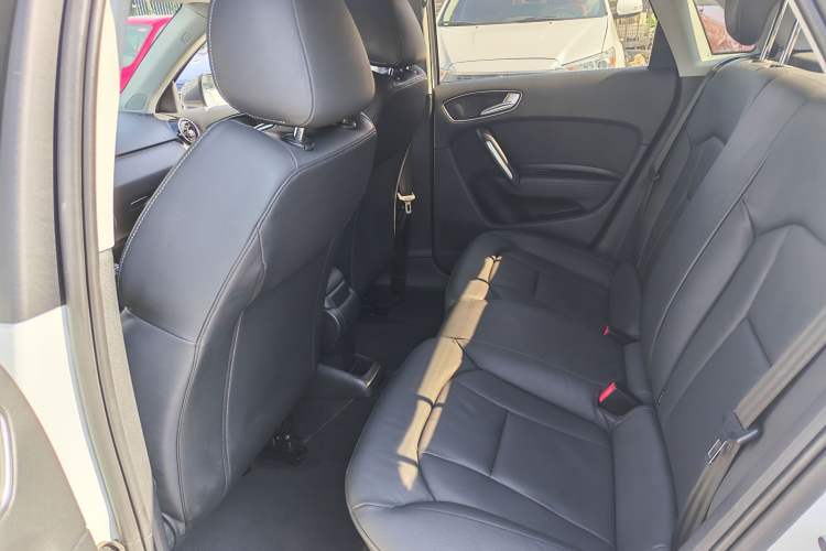 Used Audi A1 2014 30 TFSI Sportback Comfort Model Interior 3