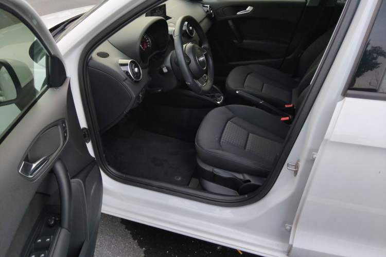 Used Audi A1 2014 30 TFSI Sportback Fashion Model Interior 3