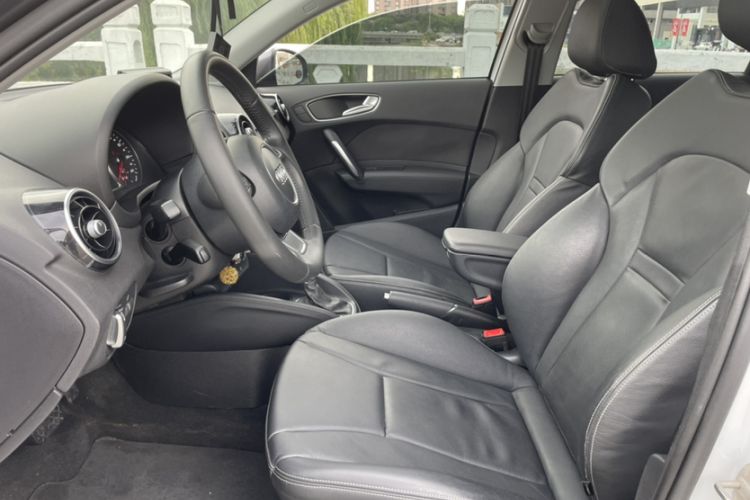 Used Audi A1 2014 30 TFSI Sportback Comfort Model Interior 4