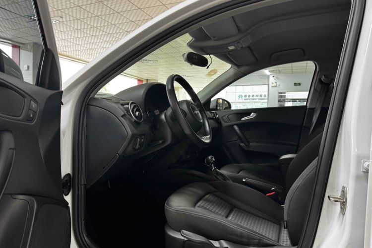 Used Audi A1 2014 30 TFSI Sportback Fashion Model Interior 6