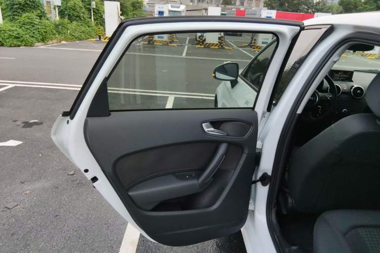 Used Audi A1 2014 30 TFSI Sportback Fashion Model Interior 8
