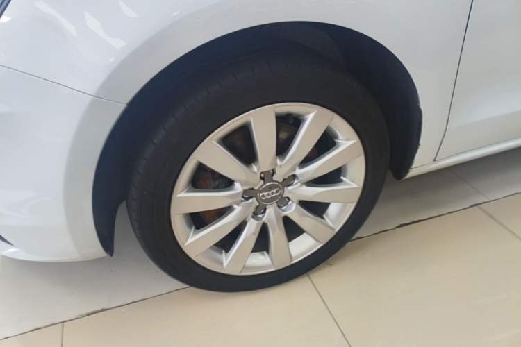 Used Audi A1 2014 30 TFSI Sportback Fashion Model Left Front Wheel Hub