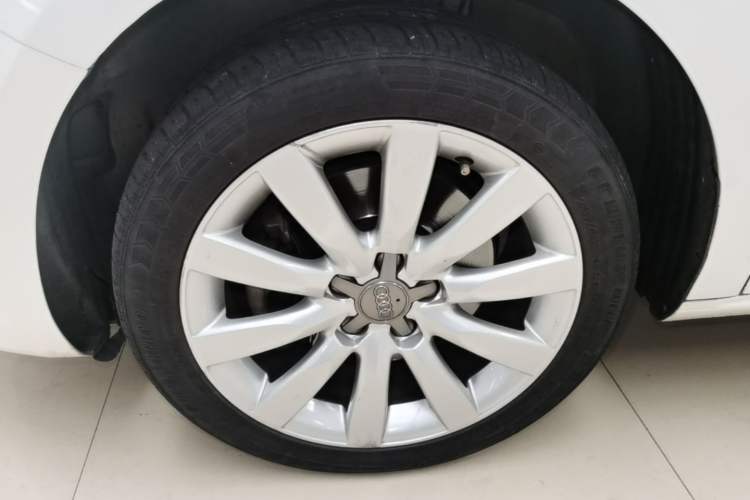 Used Audi A1 2014 30 TFSI Sportback Comfort Model Left Front Wheel Hub