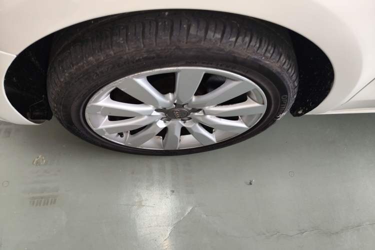 Used Audi A1 2014 30 TFSI Comfort Model Left Front Wheel Hub