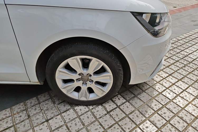 Used Audi A1 2014 30 TFSI Sportback Fashion Model Right Front Wheel Hub