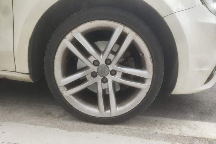 Used Audi A1 2014 30 TFSI Sportback Luxury Model Right Front Wheel Hub