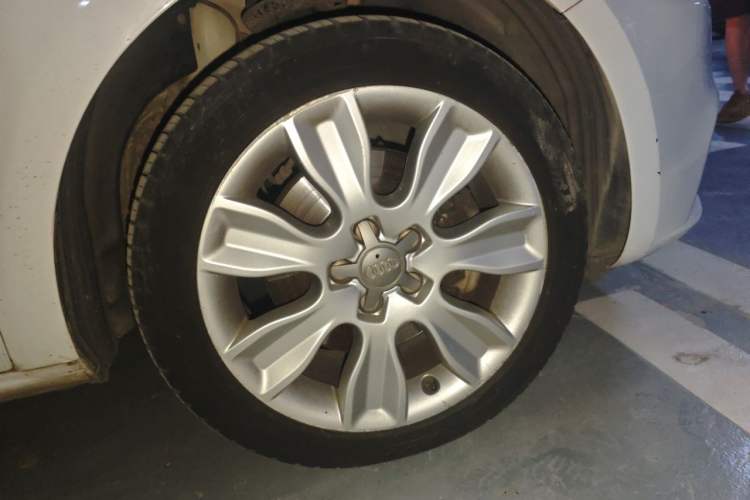 Used Audi A1 2014 30 TFSI Fashion Model Right Front Wheel Hub