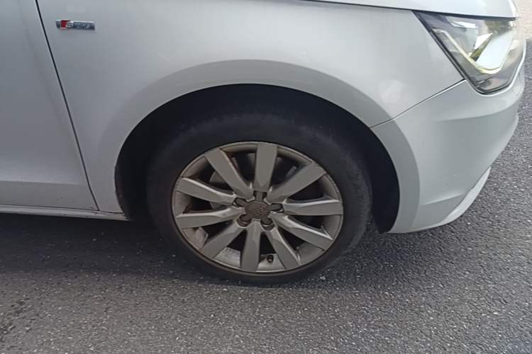 Used Audi A1 2014 30 TFSI Comfort Model Right Front Wheel Hub