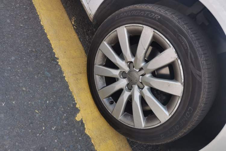 Used Audi A1 2014 30 TFSI Comfort Model Right Front Wheel Hub