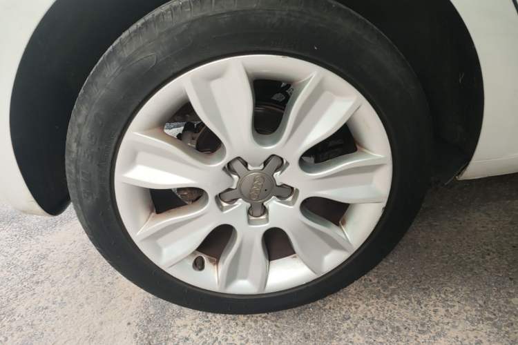 Used Audi A1 2014 30 TFSI Sportback Technology Model Right Rear Wheel Hub