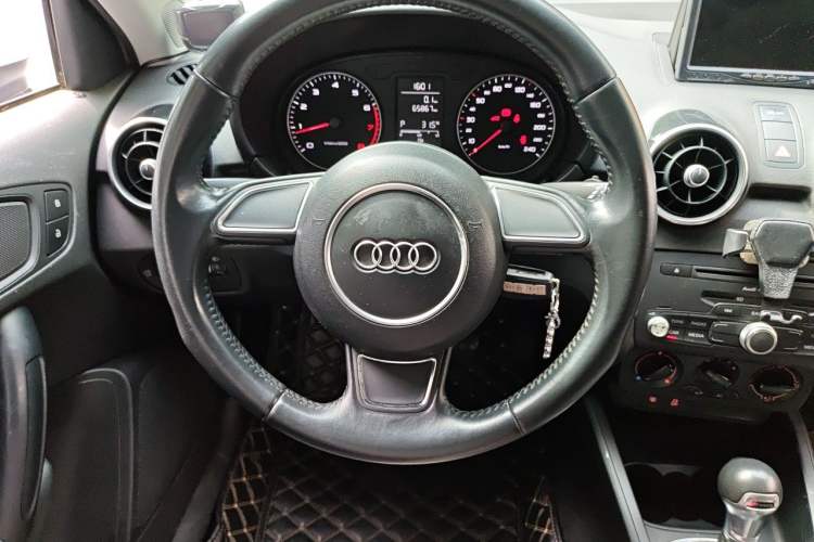 Used Audi A1 2014 30 TFSI Sportback Fashion Model Steering Wheel