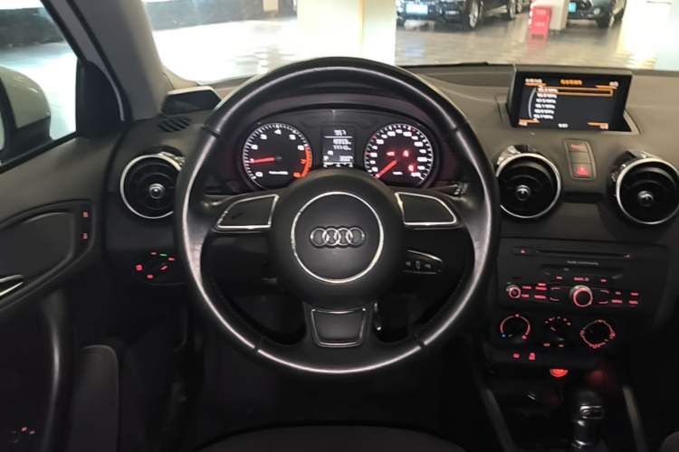 Used Audi A1 2014 30 TFSI Sportback Fashion Model Steering Wheel