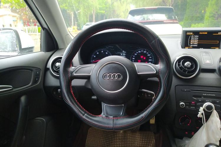 Used Audi A1 2014 30 TFSI Sportback Fashion Model Steering Wheel