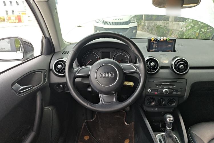 Used Audi A1 2014 30 TFSI Sportback Fashion Model Steering Wheel