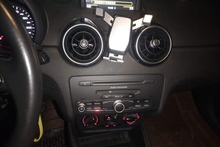 Used Audi A1 2014 30 TFSI Technology Edition Audio And AC Panel