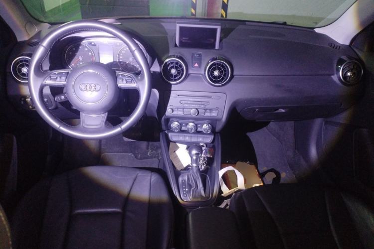 Used Audi A1 2014 30 TFSI Sportback Comfort Model Center Console