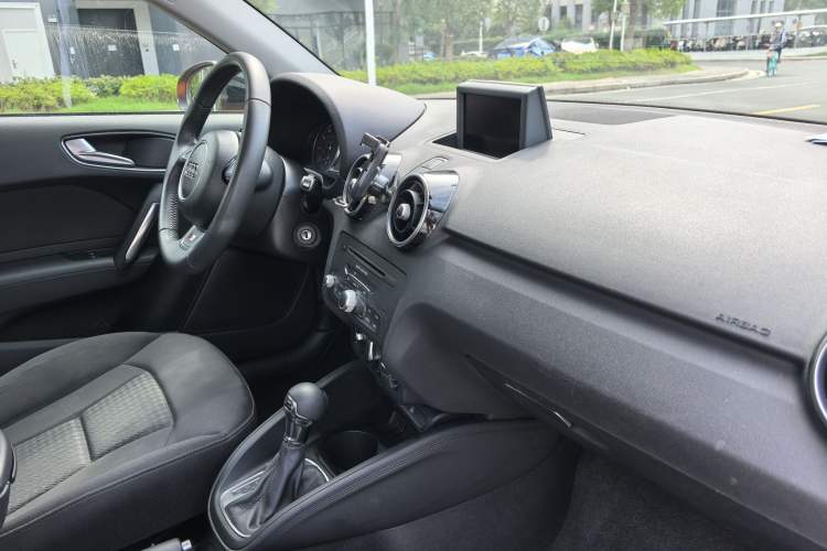 Used Audi A1 2014 30 TFSI Technology Edition Interior 2