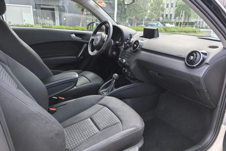 Used Audi A1 2014 30 TFSI Technology Edition Interior 4