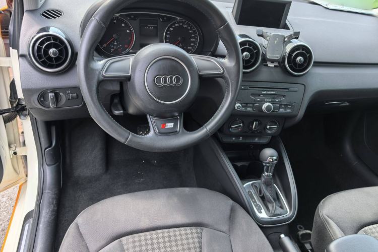 Used Audi A1 2014 30 TFSI Technology Edition Interior 5