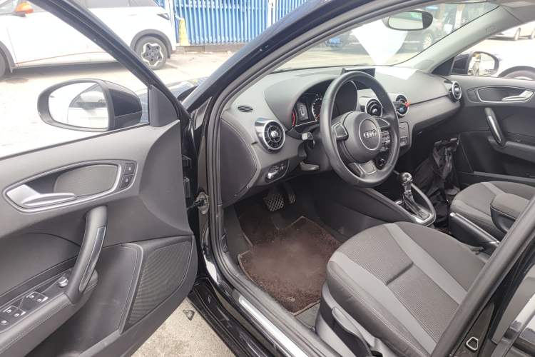 Used Audi A1 2016 30 TFSI Sportback Design Fashion Edition Driver Seat